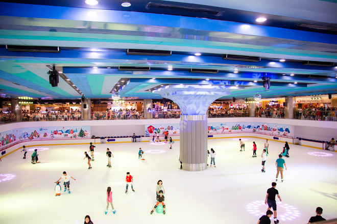 hinh-anh-truot-bang-landmark-81-vincom-ice-rink-co-dang-de-trai-nghiem-so-3-1.jpg